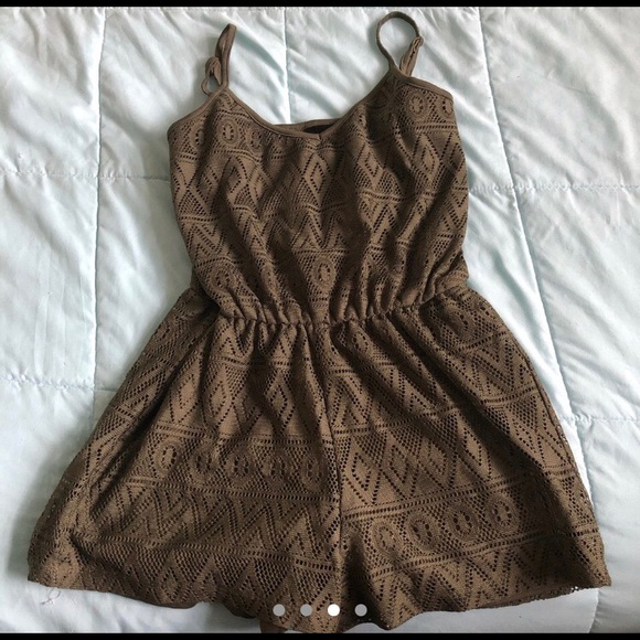 Patterned Olive Romper - Picture 3 of 4